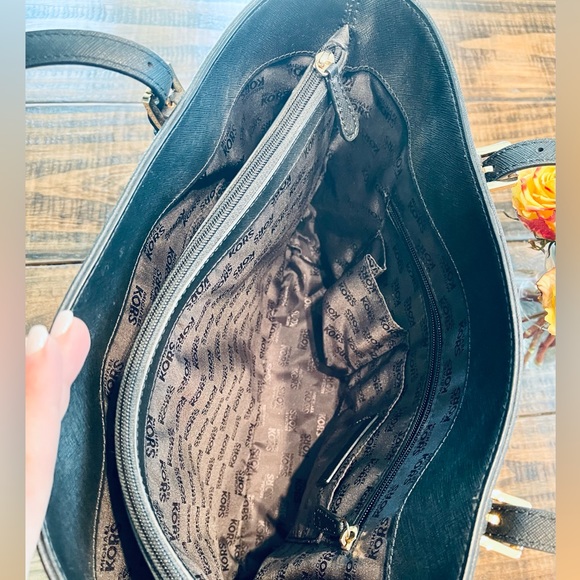 Michael Kors Jet Set Multifunction Black Leather Pocket Tote Bag - Picture 7 of 12